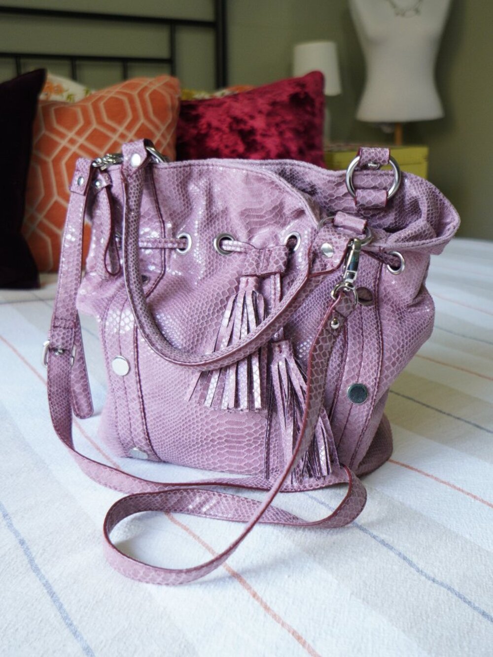 y2k pink/ purple snakeskin bucket bag by nine west